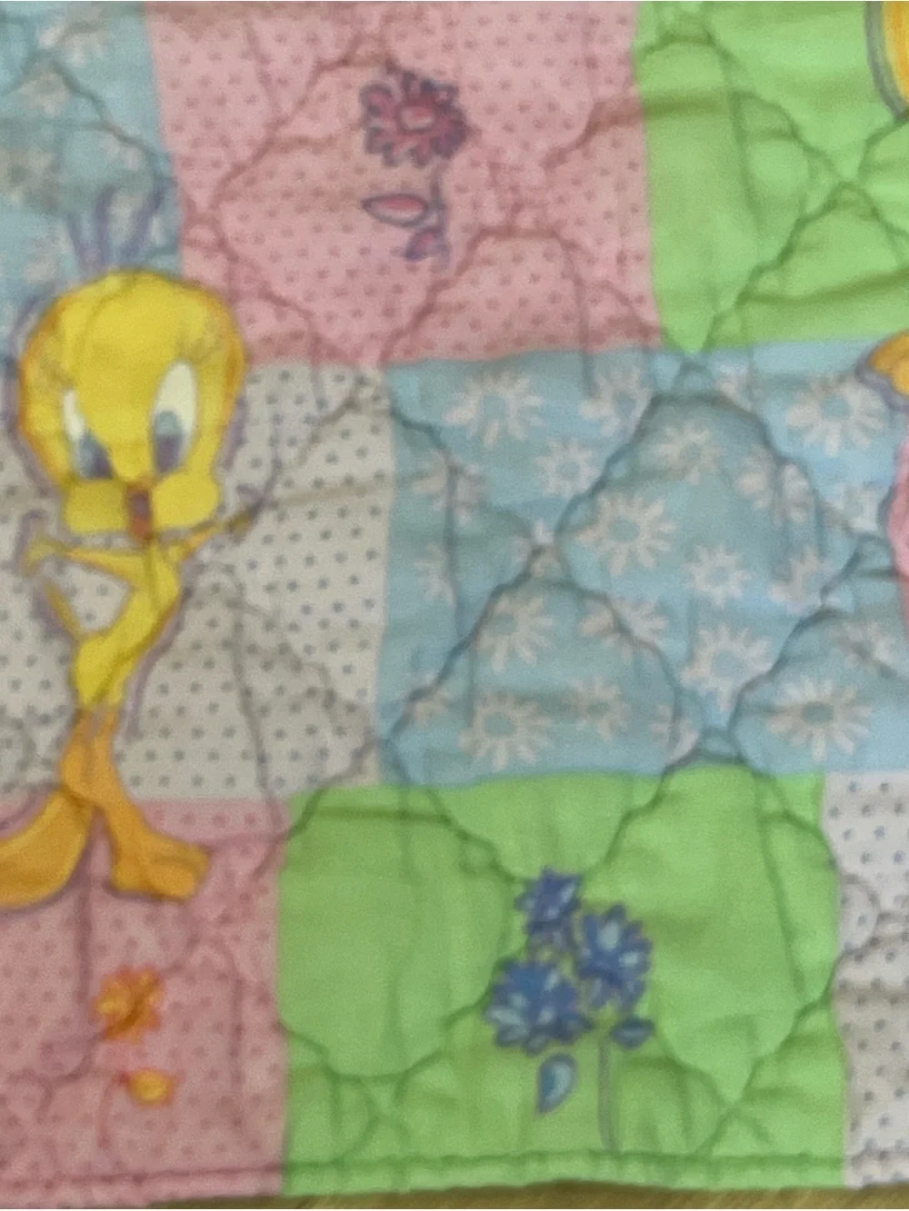 Vintage Looney Tunes Tweety Bird Patchwork Quilted Comforter 35